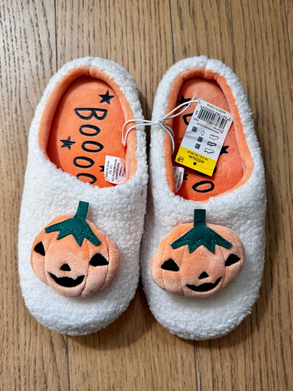 Cozy White Women's Pumpkin Accent Slippers - Cute Halloween Slip-Ons - Picture 6 of 7